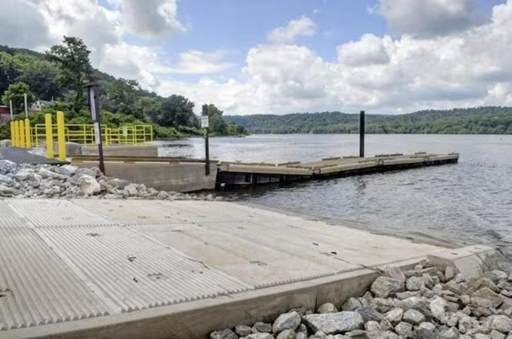 Apartment 5 Bd W Hottub - Mins To Hunting Hiking & Fishing *