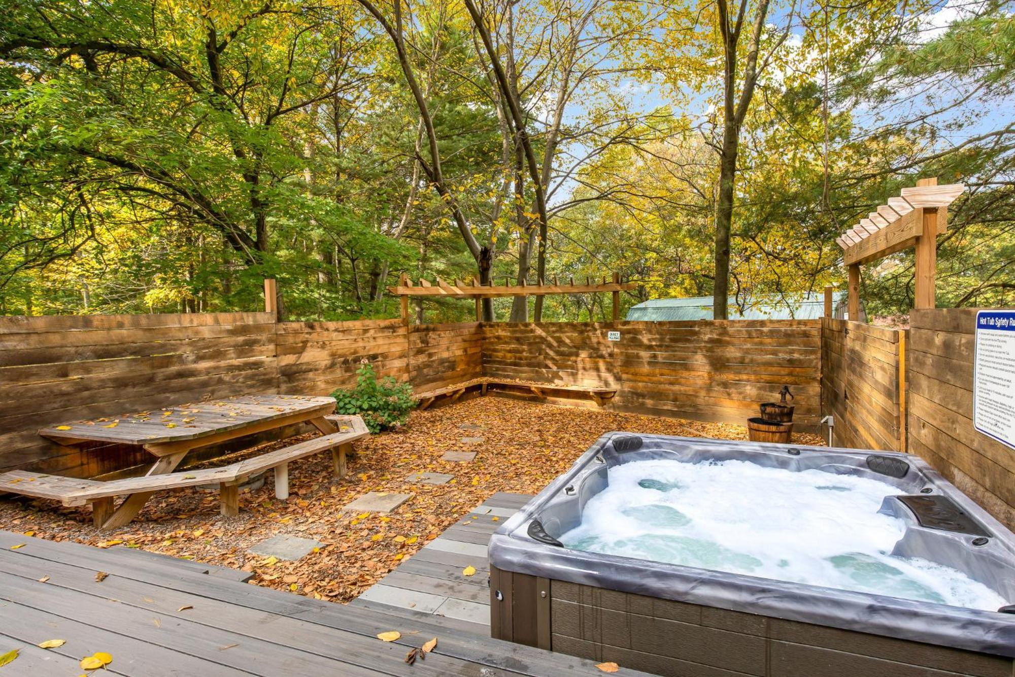 Apartment 5 Bd W Hottub - Mins To Hunting Hiking & Fishing