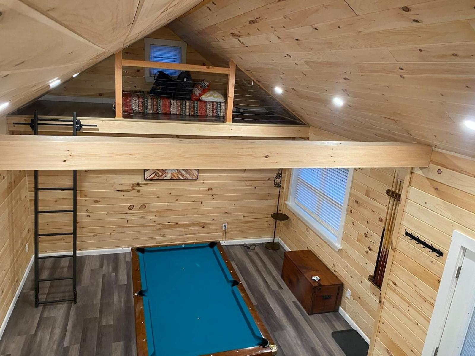 5 Bd W Hottub - Mins To Hunting Hiking & Fishing